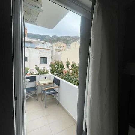 Studio In The Center, 2 Mins From The Beach لوتراكي المظهر الخارجي الصورة