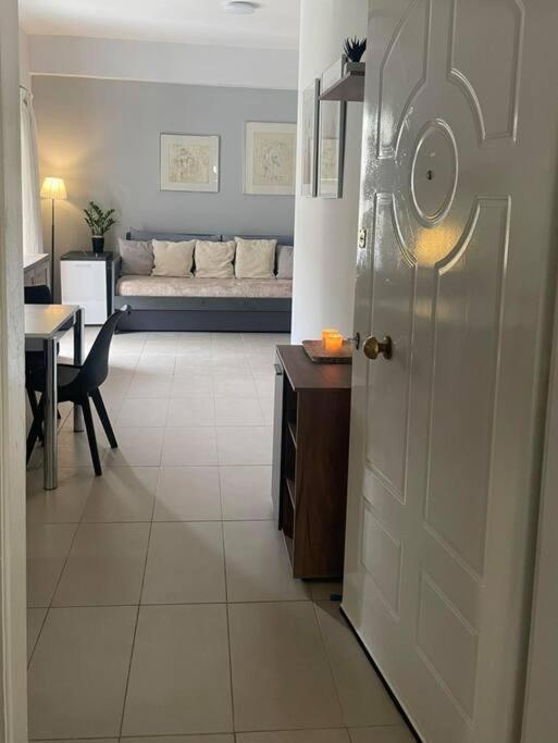 Studio In The Center, 2 Mins From The Beach لوتراكي المظهر الخارجي الصورة