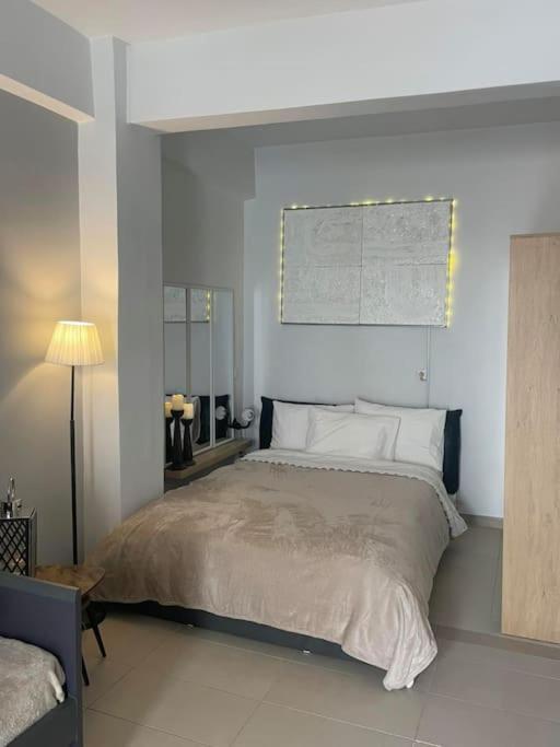 Studio In The Center, 2 Mins From The Beach لوتراكي المظهر الخارجي الصورة