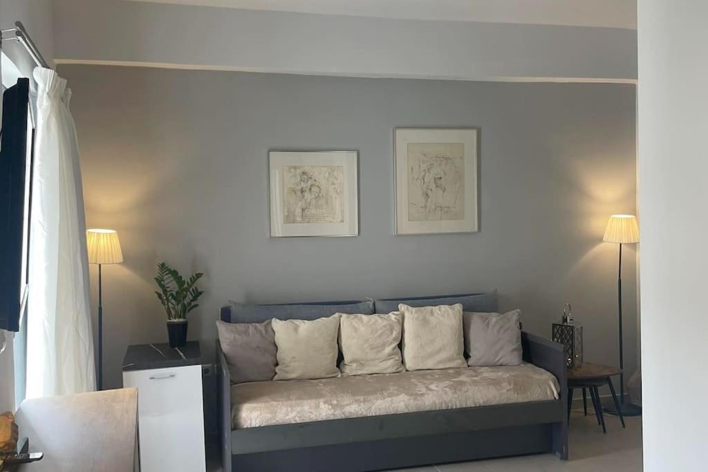 Studio In The Center, 2 Mins From The Beach لوتراكي المظهر الخارجي الصورة