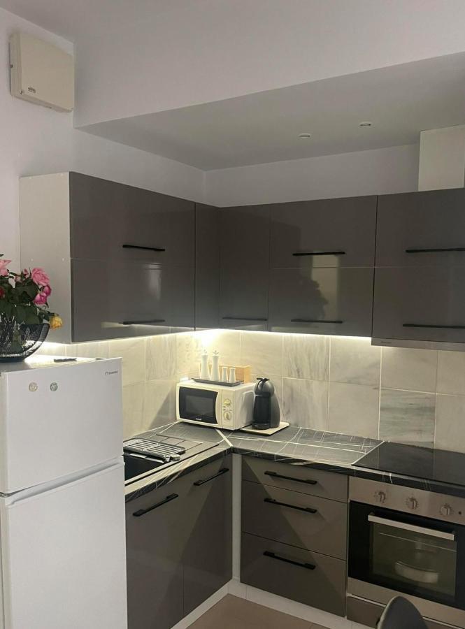 Studio In The Center, 2 Mins From The Beach لوتراكي المظهر الخارجي الصورة